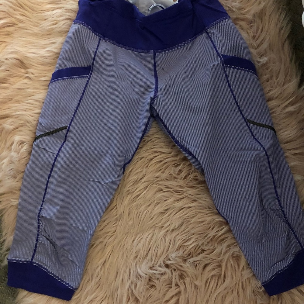 Lululemon crop workout pants. Full on luon